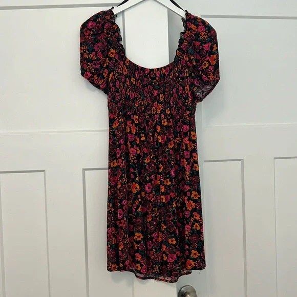 WILD FABLE DRESS. M. blk w/pink,orange flowers. pit 15” plus stretch length 33” - Picture 3 of 4